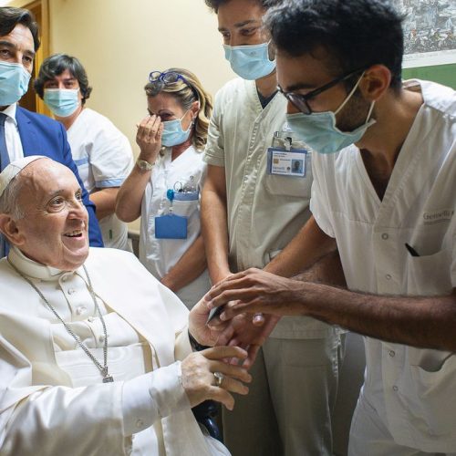 Papa deverá ter alta neste sábado