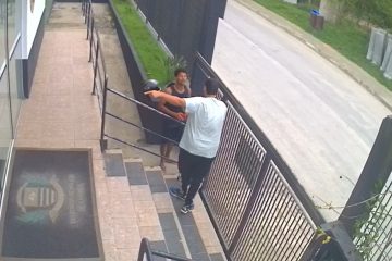 Policial civil é agredido com socos em frente à delegacia em Ilhabela, SP