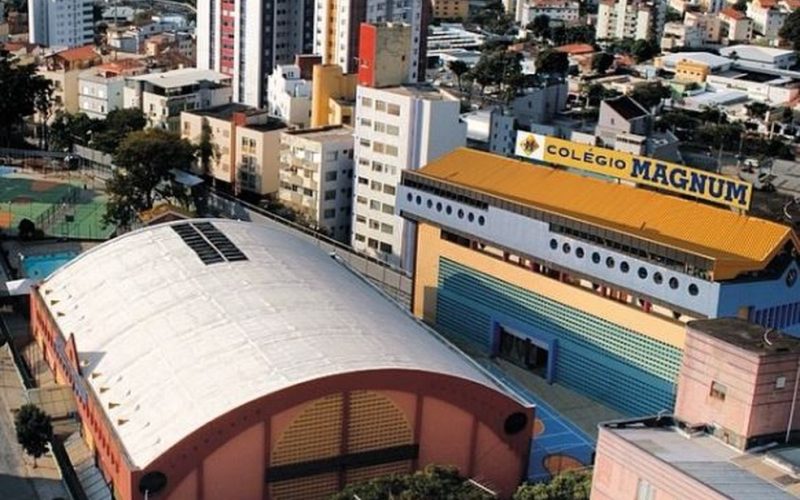 Professor é suspeito de fumar em sala de aula e dar soco em parede de escola particular de BH