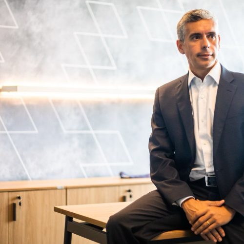 Trazendo Luz à Liderança e Gestão: A Experiência de Pablo Costa Sarmento no Mundo Empresarial Moderno