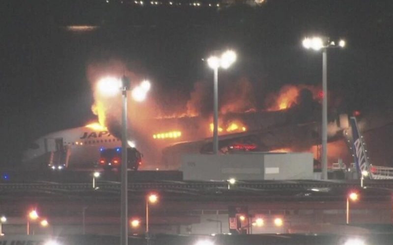 Incêndio em Aeroporto de Tóquio: Avião da Japan Airlines Colide com Aeronave da Guarda Costeira