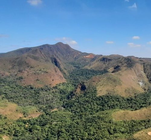 Decisão Judicial Paralisa Operações de Mineradora Próxima à Serra do Curral