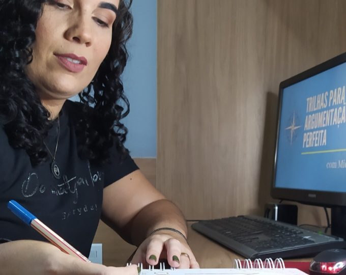 Método de Midian Almeida Mafra ensina Jovens a Escrever com Excelência