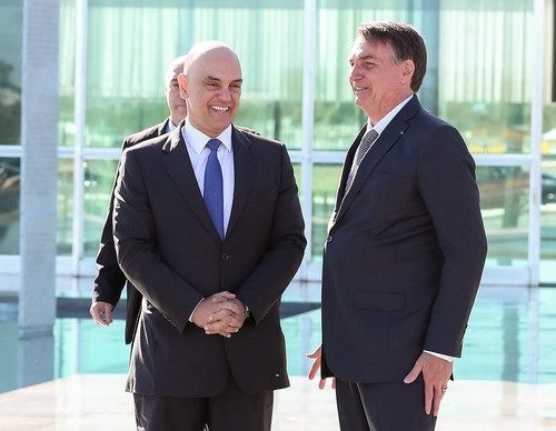 Moraes libera encontro religioso na residência de Bolsonaro, porém com ressalvas
