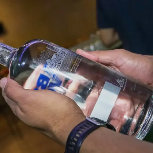 Número de casos de ingestão de metanol no Brasil chega a 14