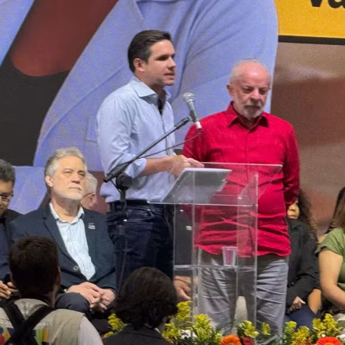 Lula lamenta baixos níveis do Congresso ao lado de Motta