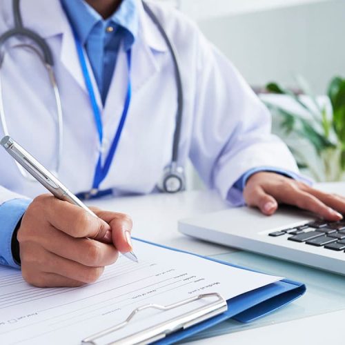 Qual o motivo da dificuldade em inaugurar e ampliar um consultório médico no Brasil?