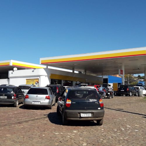 Petrobras corta preço da gasolina em quase 5% para revendedores
