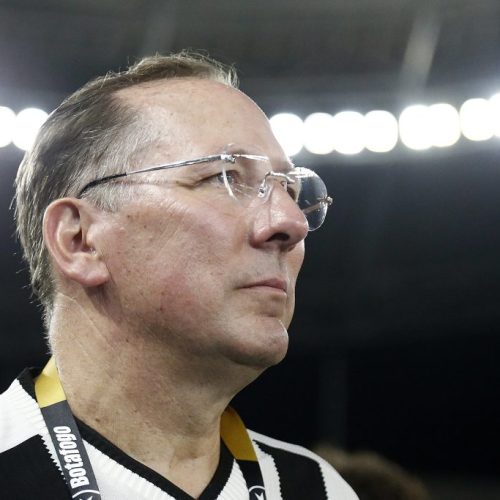 John Textor está prestes a fazer uma oferta recorde para adquirir clube da Premier League