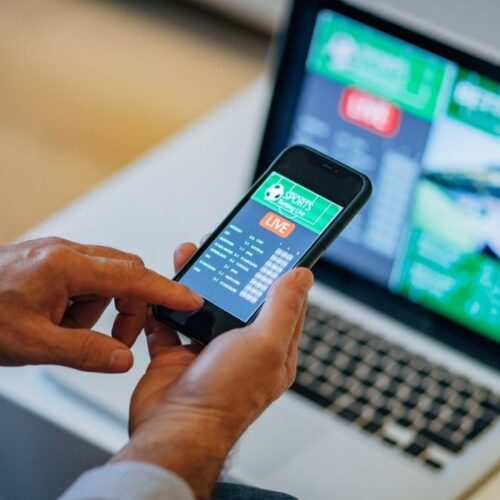 Senado posterga decisão sobre o aumento de taxas para empresas de tecnologia financeira e apostas online.