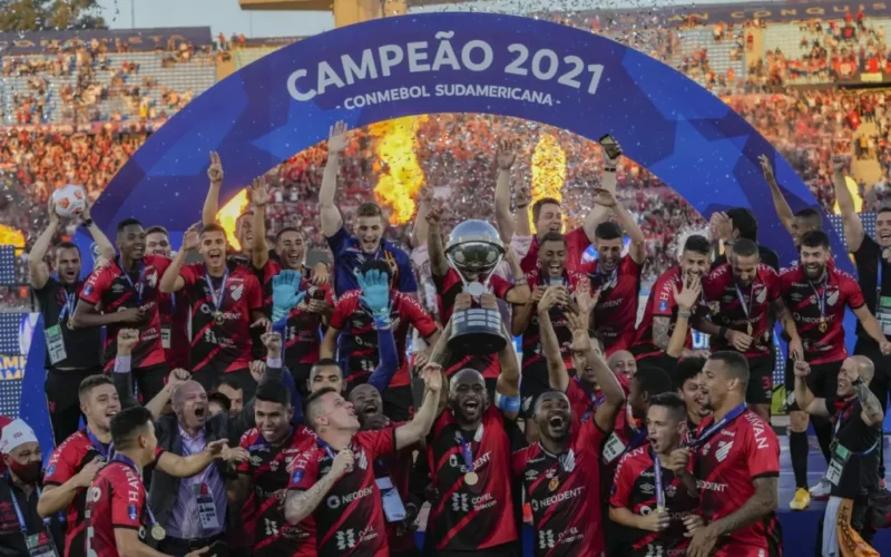 Athletico quebra recordes com vendas milionárias de jogadores