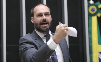 Maioria no STF decide que Eduardo Bolsonaro será réu por coação