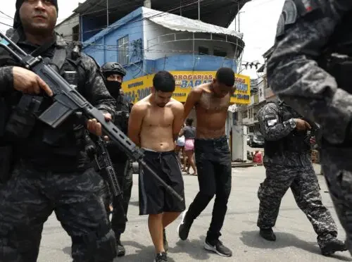 69% dos entrevistados apoiam operações policiais no Rio, aponta pesquisa do Paraná Pesquisas.