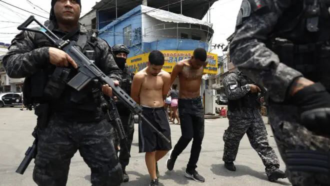 69% dos entrevistados apoiam operações policiais no Rio, aponta pesquisa do Paraná Pesquisas.