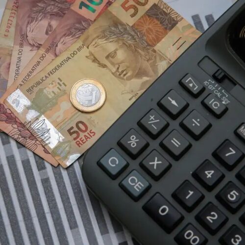 Com segunda parcela do 13º a caminho, especialista orienta como usar a renda extra com planejamento