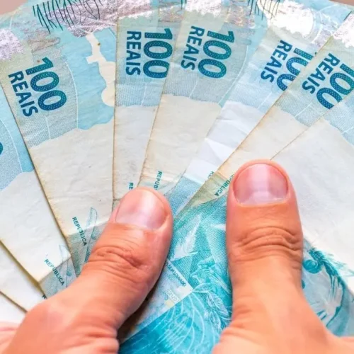 Governo prevê salário mínimo de R$ 1.627 para o ano de 2026