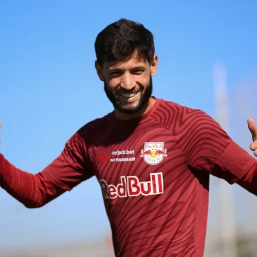 Clube alvinegro avança nas negociações para contratar lateral promissor.