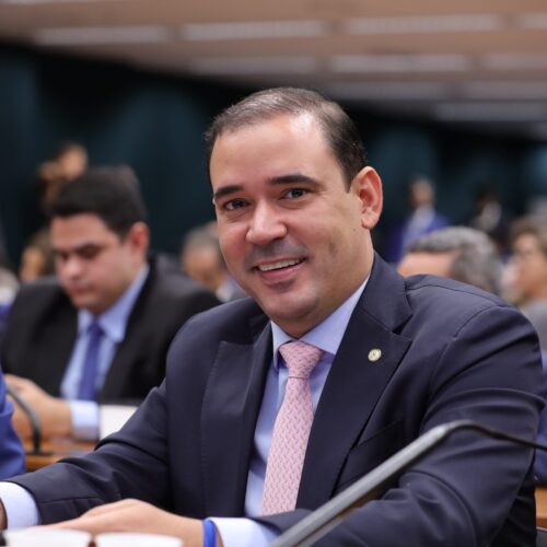 Vicentinho Júnior destina mais de R$ 9 milhões para obras, serviços e segurança nos municípios