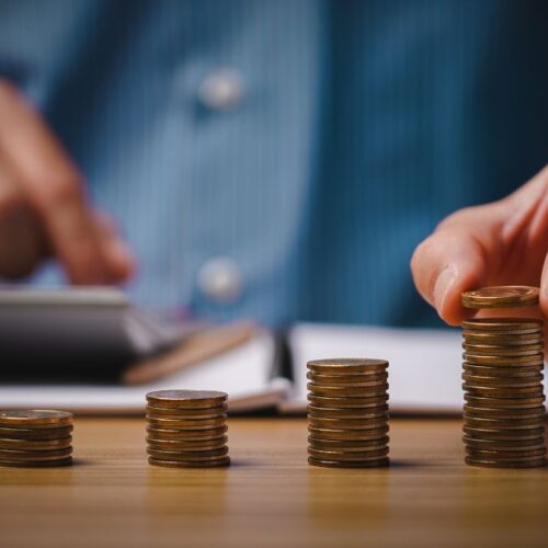 Novas regras para taxação de lucros e dividendos serão implementadas a partir de 2026, conforme Lei 15.270