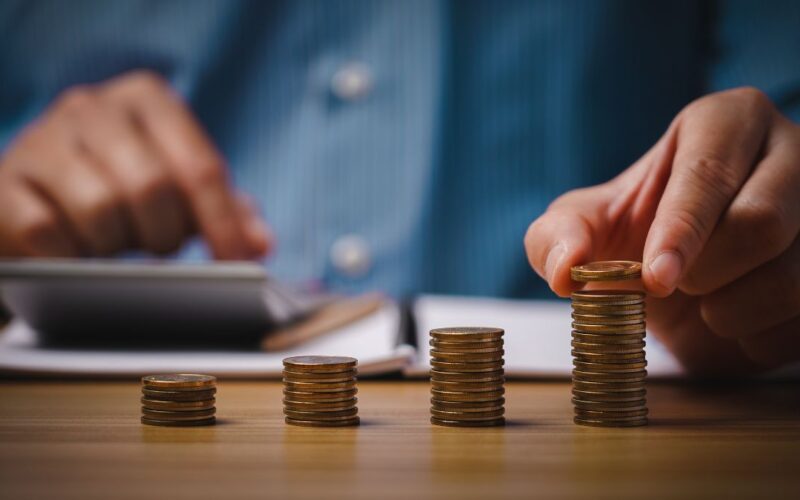 Novas regras para taxação de lucros e dividendos serão implementadas a partir de 2026, conforme Lei 15.270