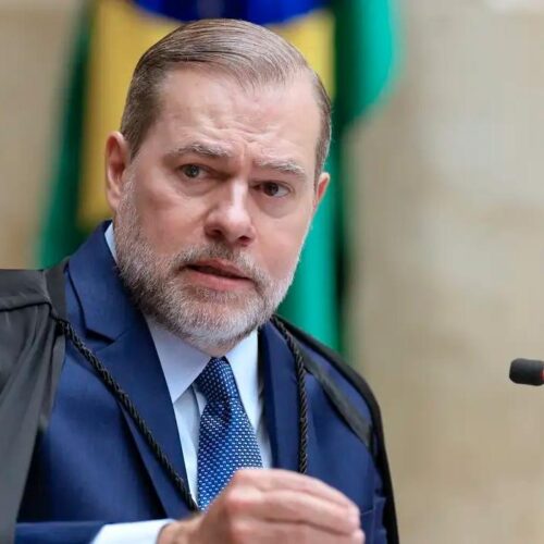 Ministro do STF Toffoli nega discussão sobre Banco Master durante voo com advogado do processo