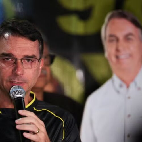 Impacto Flávio: Queda da bolsa se assemelha ao dia da elegibilidade de Lula e dólar sobe abruptamente.
