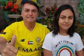 Filha de Bolsonaro visita presidente e trocam abraços, revela Michelle