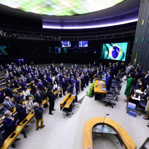 Lula reconquista apoio de deputados e empata com a oposição como favorito nas eleições de 2026.