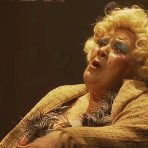 Morre Teuda Bara, fundadora do Grupo Galpão e ícone do teatro brasileiro, aos 84 anos
