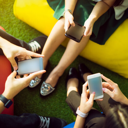 5 motivos que estimulam o interesse dos jovens por apostas em jogos online nas férias