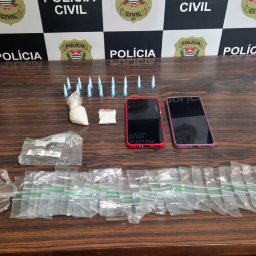 Homem é preso por tráfico de drogas em Bariri após mandado judicial ser cumprido pela Polícia Civil.