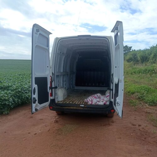 Polícia Militar recupera van roubada de empresa de torrefação
