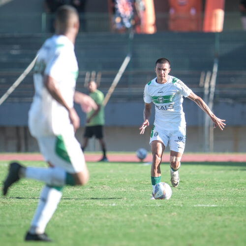 Time da elite assina vínculo com lateral por longo prazo