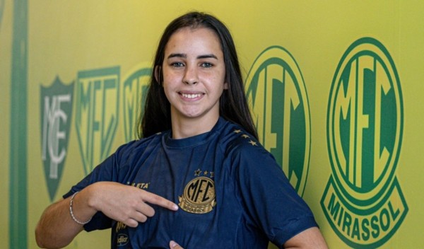 Jovem treinadora de 19 anos é escolhida para liderar categoria de base de clube da Série A