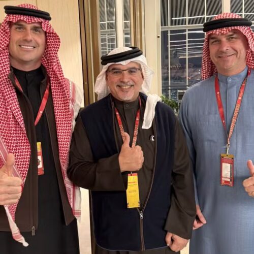 Polícia Federal inicia investigação contra Eduardo Bolsonaro por ausências não explicadas