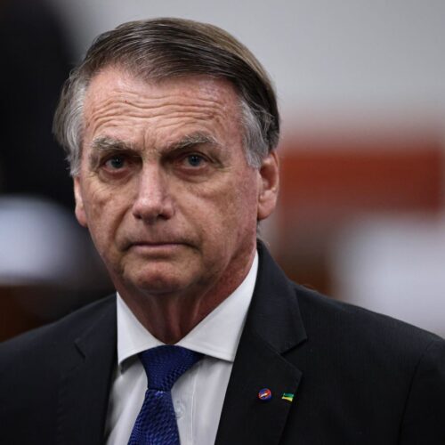 Saúde de Bolsonaro melhora na UTI, diz boletim médico