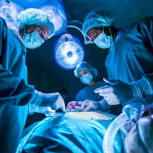 Médico deve pagar indenização à família de paciente falecida após lipoaspiração