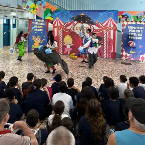 Escola Ephigênia celebra o Dia do Circo com espetáculo educativo