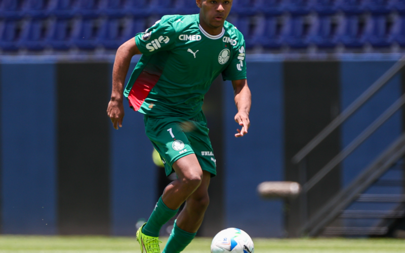 Clube europeu se aproxima de acerto com promessa do Palmeiras