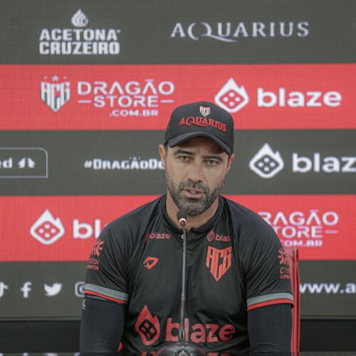 Time da Primeira Divisão fecha contrato com técnico que passou pelo Atlético; confira