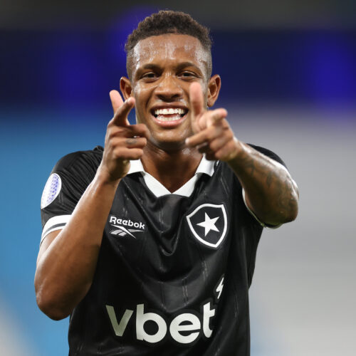 Leila expressa interesse por Danilo, mas descarta tratativas entre Palmeiras e Botafogo