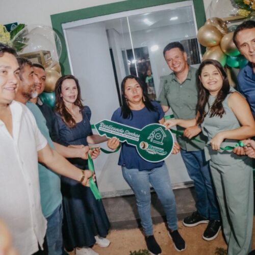 Fátima celebra a entrega histórica de 55 casas populares com aporte de R$ 1,5 milhão da senadora Professora Dorinha