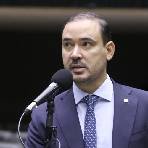 Vicentinho Júnior declara apoio ao encerramento da escala 6×1