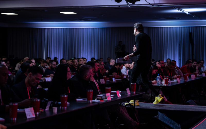 Escala 6×1 no centro do debate nacional reacende alerta do empresariado sobre produtividade, competitividade e sustentabilidade econômica
