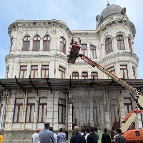 Palácio do Comércio passa por restauro e reforça valorização do Marco Zero do Recife