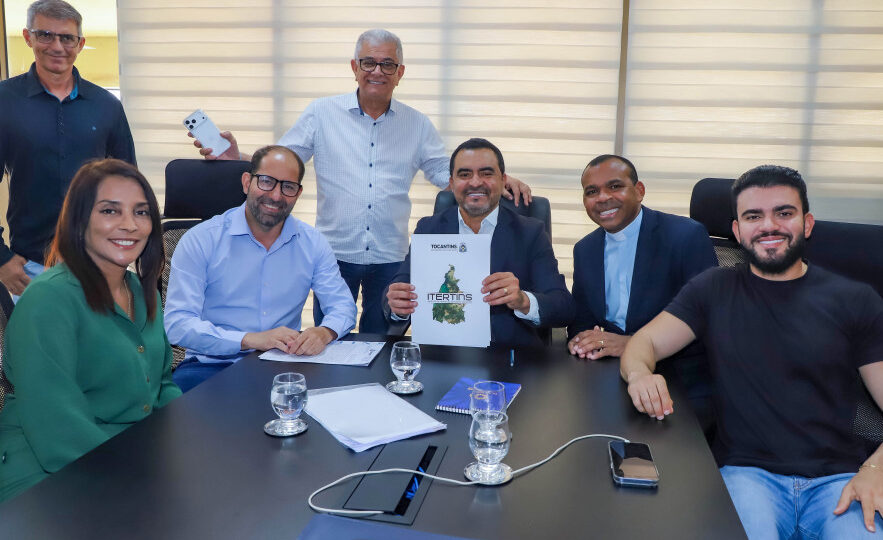 Governador Wanderlei Barbosa formaliza concessão de 27 hectares em Sucupira e garante espaço para a romaria de Dianópolis