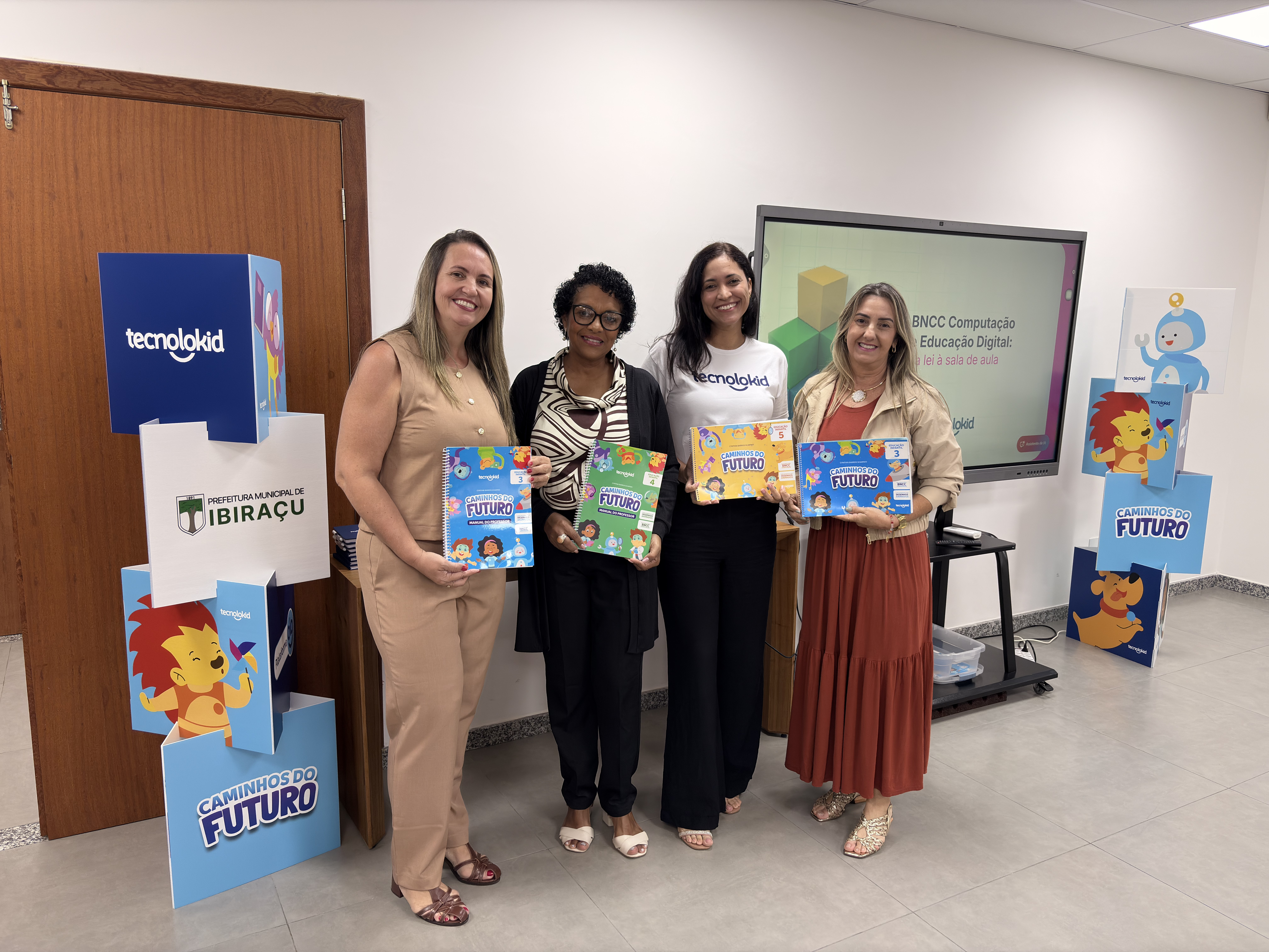 Professores da rede municipal de Ibiraçu participam de formação sobre BNCC Computação e ECA Digital.