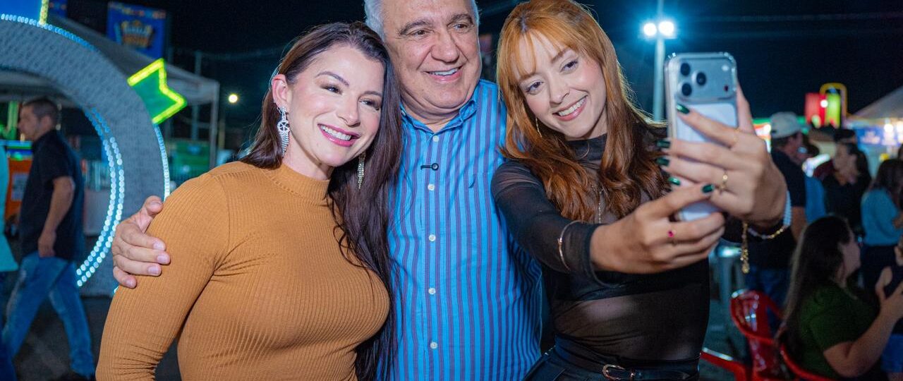 Laurez Moreira marca presença no Arraiá da Amizade e encontra casais do Casamento Comunitário em Gurupi