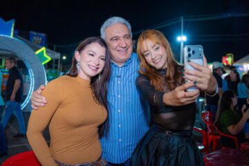 Laurez Moreira marca presença no Arraiá da Amizade e encontra casais do Casamento Comunitário em Gurupi