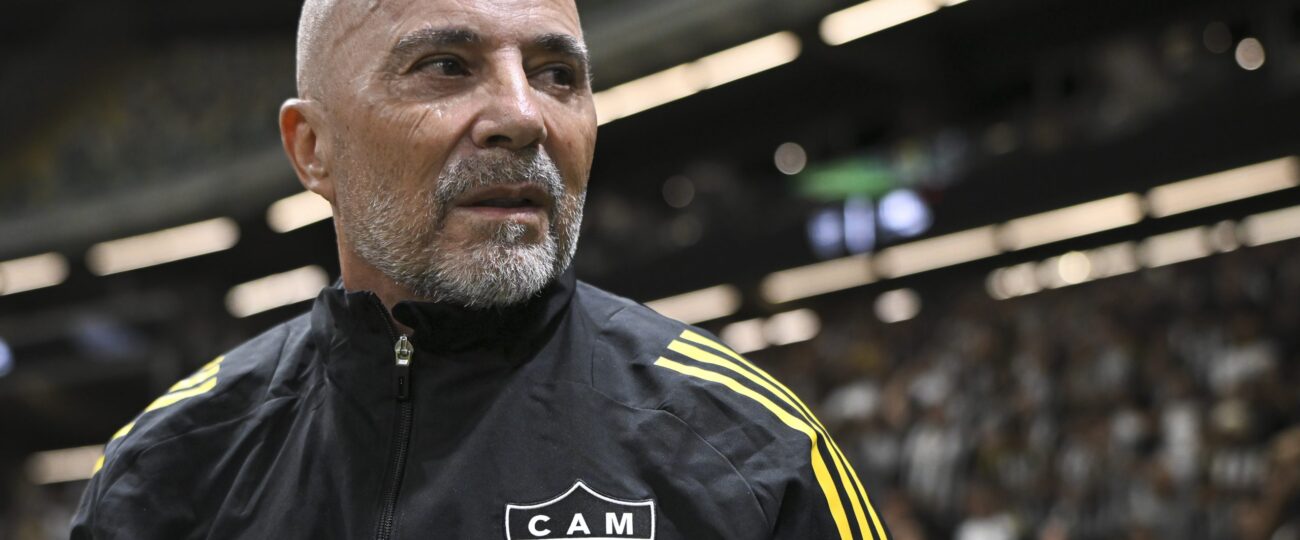 Jorge Sampaoli assume comando de equipe argentina após meio ano sem equipe
